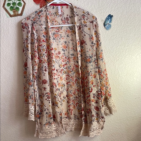 Floral Sheer Kimono with Lace Trim - Picture 4 of 4